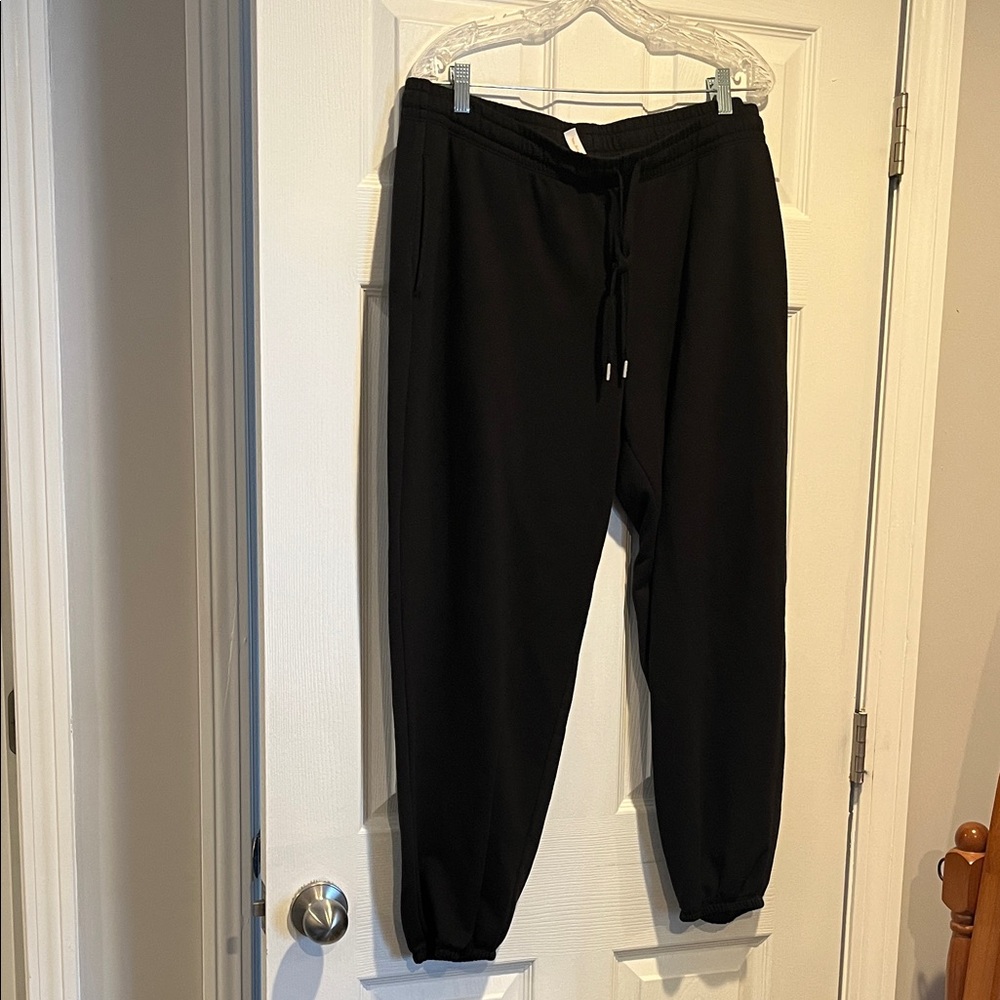 Womens Black  Sweat Pants        Size 18/20